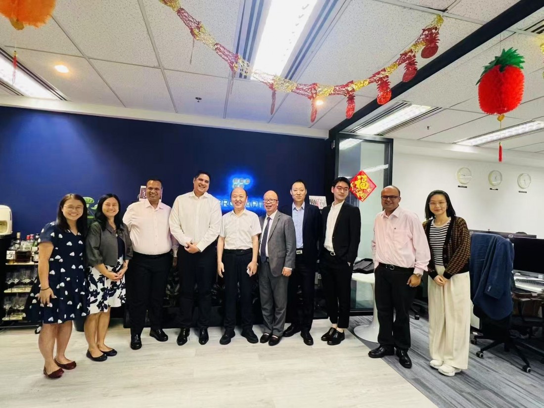 谭总陪同智慧星光前往新加坡马来西亚